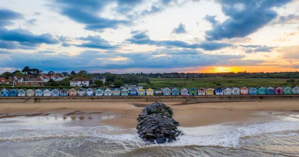 这个美丽的海滨小镇被评为英国“第二好”，因为游客们说它正在走下坡路