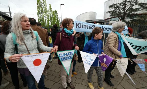 一群瑞士老年妇女如何为气候立法开辟新道路